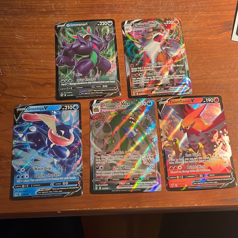 2 VMax and 3 basic full art Pokémon cards
